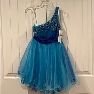SEVENTEEN YOUNG Prom Dress